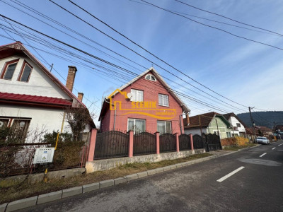 Covasna, casa cu structura deosebita, curte generoasa, dependinte foarte utile!