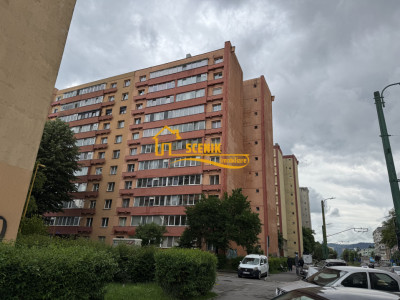 Str. Harmanului, apart cu doua camere, loc de parcare, boxa, necesita renovare
