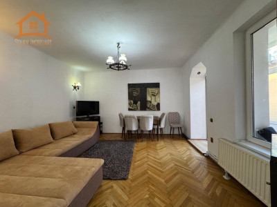 Apartament la casa, cu 3 camere, semidecomandat, zona centrala, str. Sitei