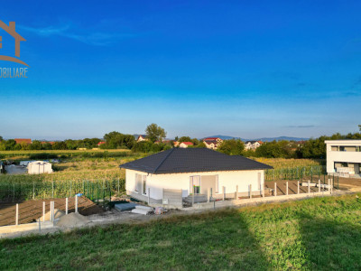 Casa noua, regim parter, mini cartier rezidential in Stupini